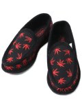 TROOPER AMERICA HOUSE SLIPPERS EMB LEAF BLACK/RED