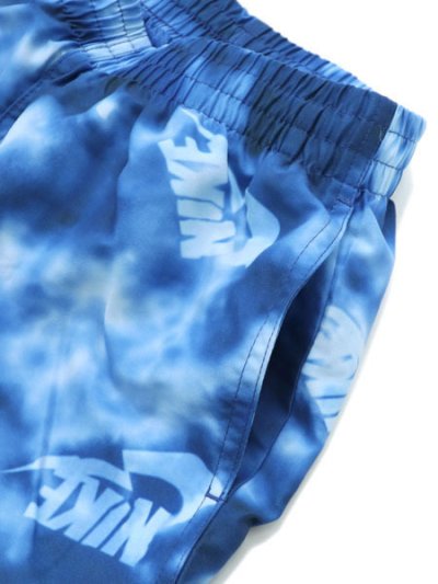 画像4: 【KIDS】NIKE BOYS BOYS TIEDYE CAMO 7" VOLLEY SHORT BLUE