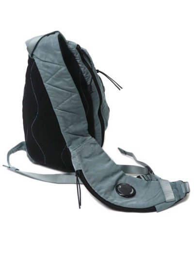 画像2: 【送料無料】C.P.COMPANY NYLON B CROSSBODY BACKPACK SILVER BLUE