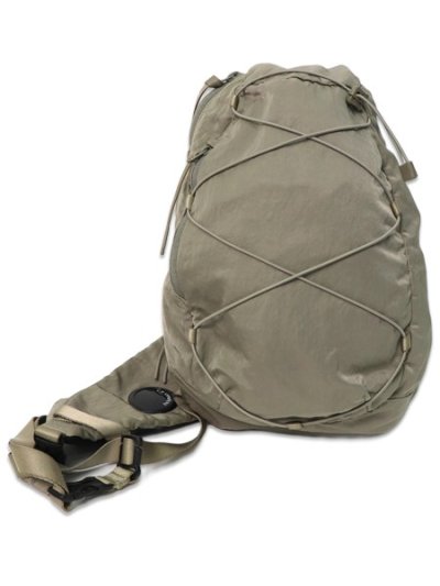 画像1: 【送料無料】C.P.COMPANY NYLON B CROSSBODY BACKPACK FALLEN ROCK
