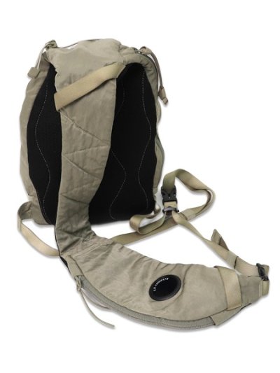 画像2: 【送料無料】C.P.COMPANY NYLON B CROSSBODY BACKPACK FALLEN ROCK