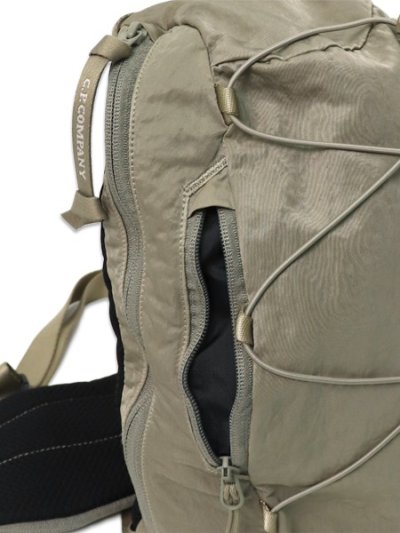 画像3: 【送料無料】C.P.COMPANY NYLON B CROSSBODY BACKPACK FALLEN ROCK