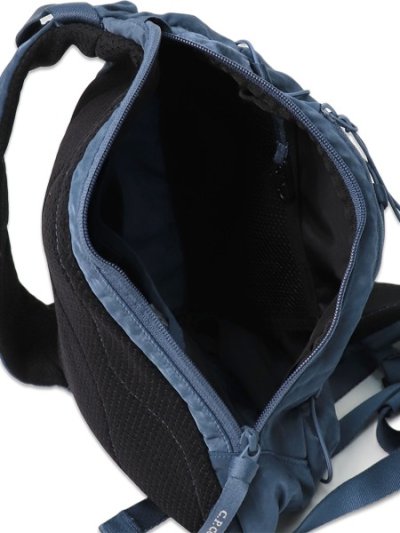 画像4: 【送料無料】C.P.COMPANY NYLON B CROSSBODY BACKPACK ORION BLUE