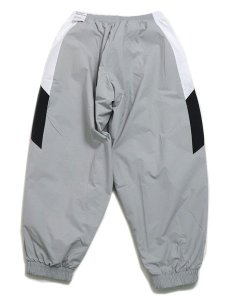 画像2: 【SALE】NIKE OVERSIZED WOVEN TRACK PANT-LT SMOKE GY (2)