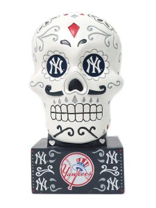 画像1: 【送料無料】SUGAR SKULL STATUE NY YANKEES (1)