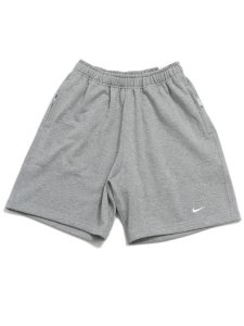 画像1: 【送料無料】NIKE SOLO SWSH FT SHORT-DK GREY HEATHER/WHT (1)