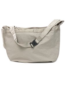 画像2: 【送料無料】C.P.COMPANY PLAIN PAPER TOUCH ZIPPED BAG VINTAGE KHK (2)