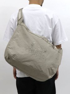 画像4: 【送料無料】C.P.COMPANY PLAIN PAPER TOUCH ZIPPED BAG VINTAGE KHK (4)