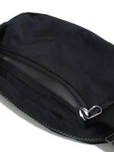 画像5: NIKE AURA CROSSBODY BAG 2L-BLACK/GUN METAL (5)