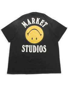 画像1: MARKET SMILEY UPSIDE DOWN LOCKUP TEE JET BLACK (1)