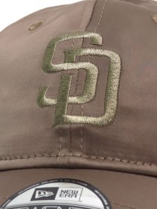 画像6: NEW ERA 9TWENTY VALENTINE'S DAY SATIN SD ASH BROWN (6)