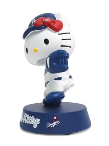 画像3: 【送料無料】FOCO HELLO KITTY PITCHING BOBBLEHEAD DODGERS (3)