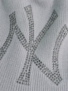 画像3: NEW ERA BASIC BEANIE BIG RHINESTONE YANKEES SNOW GREY (3)