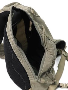 画像4: 【送料無料】C.P.COMPANY NYLON B CROSSBODY BACKPACK FALLEN ROCK (4)