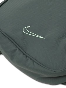 画像4: NIKE NSW COMMUTE SLING BAG 8L-CAMO GREEN/CUCUMBER CALM (4)